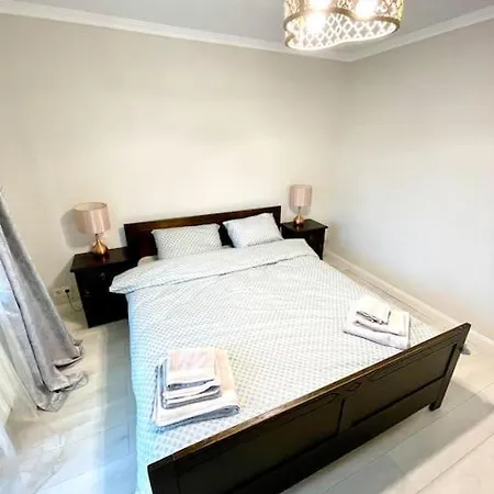 Cozy Parkside Entire